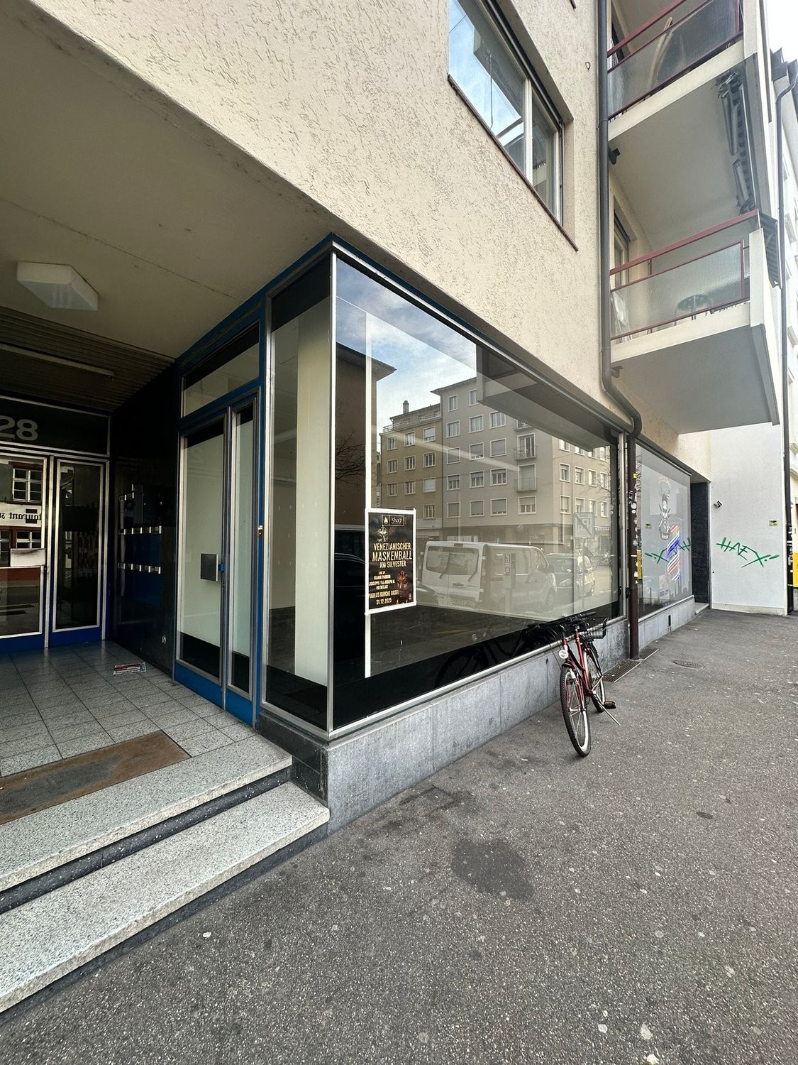 110m² shop