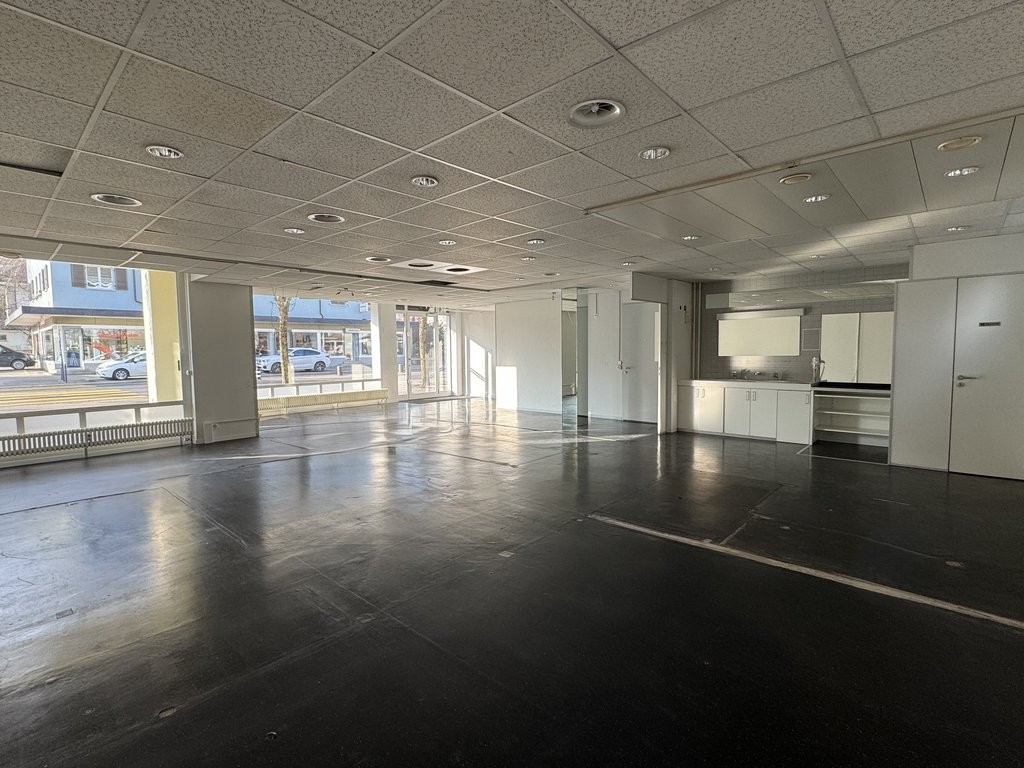 107m² shop