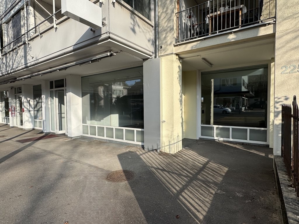 107m² shop