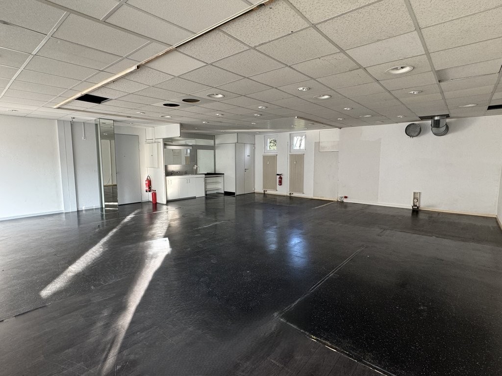107m² shop