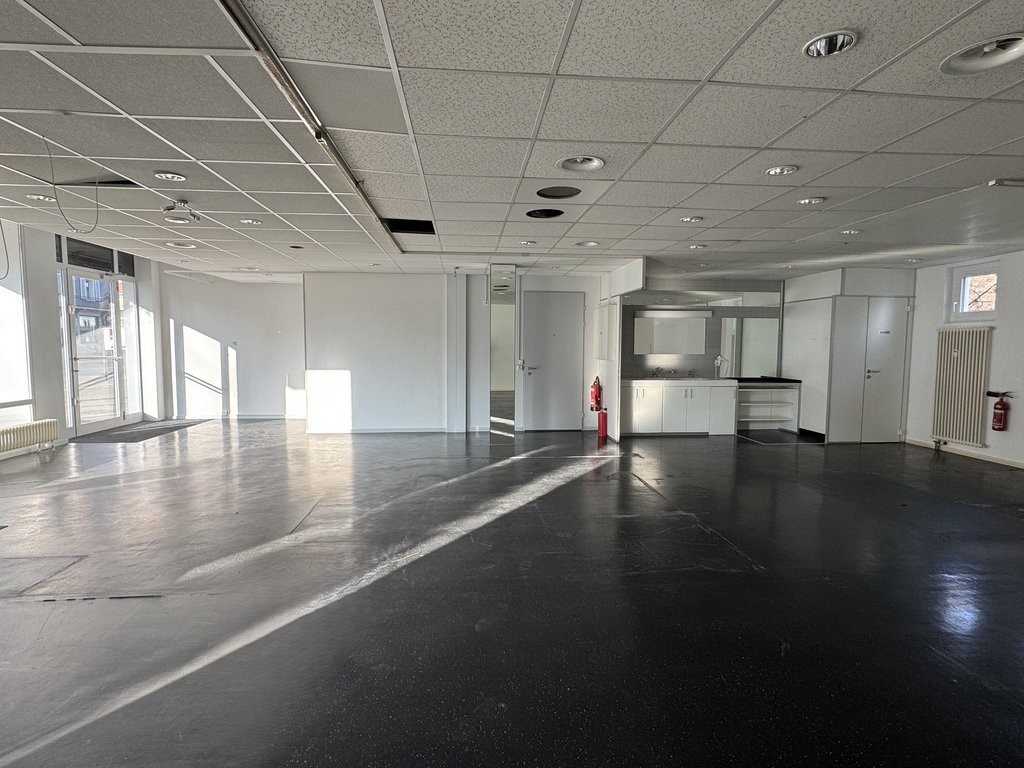 107m² shop