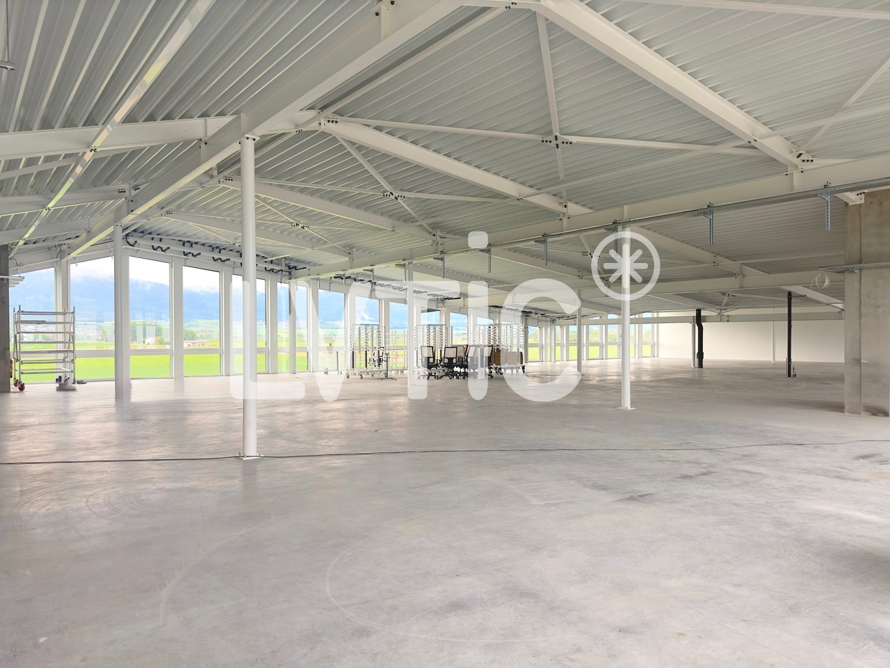 800m² office