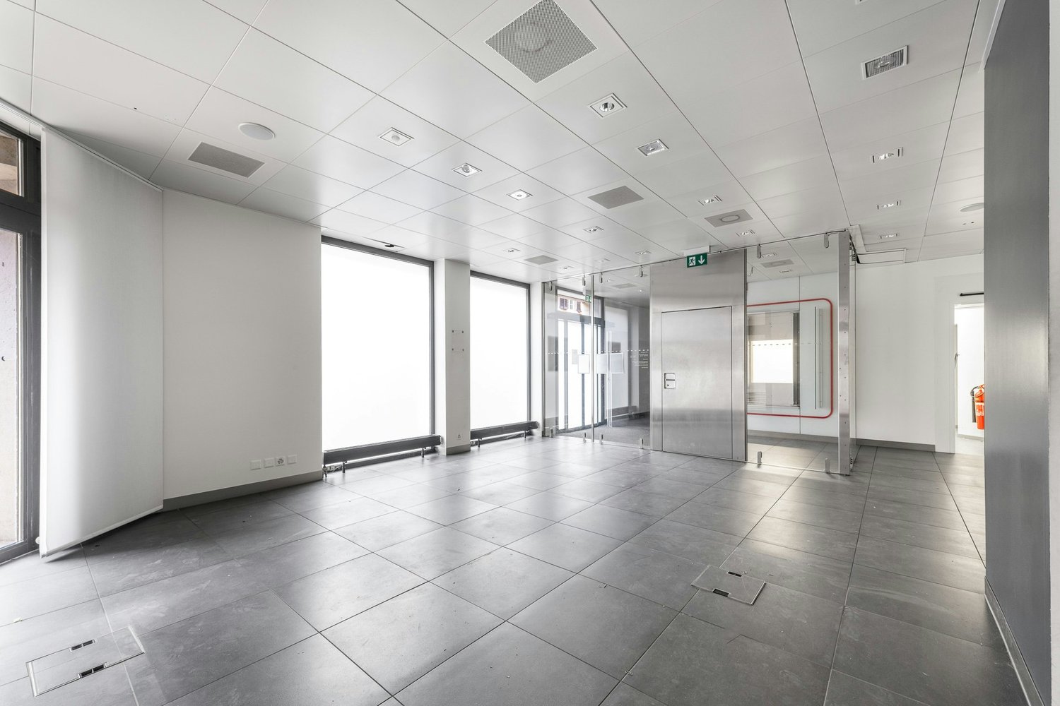 596m² commercial