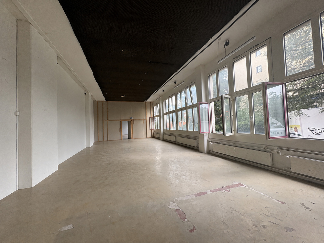 154m² commercial
