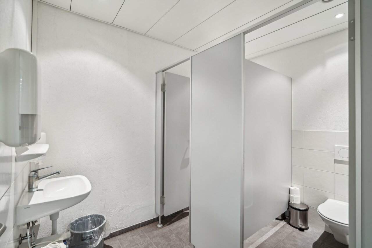 154m² commercial