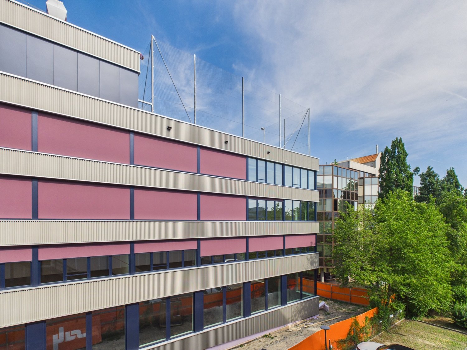 1537m² office