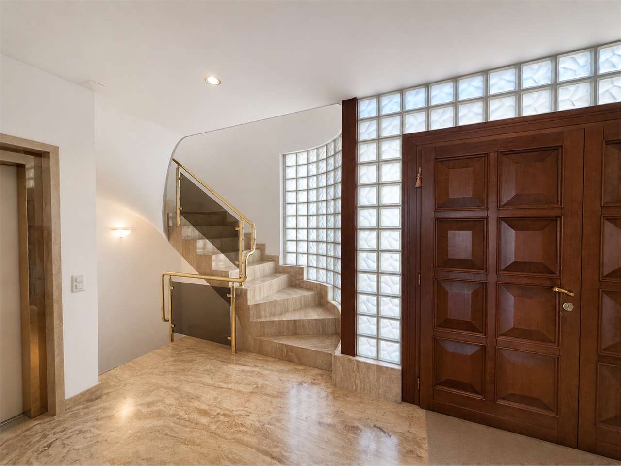 9-Zimmer-Wohnung