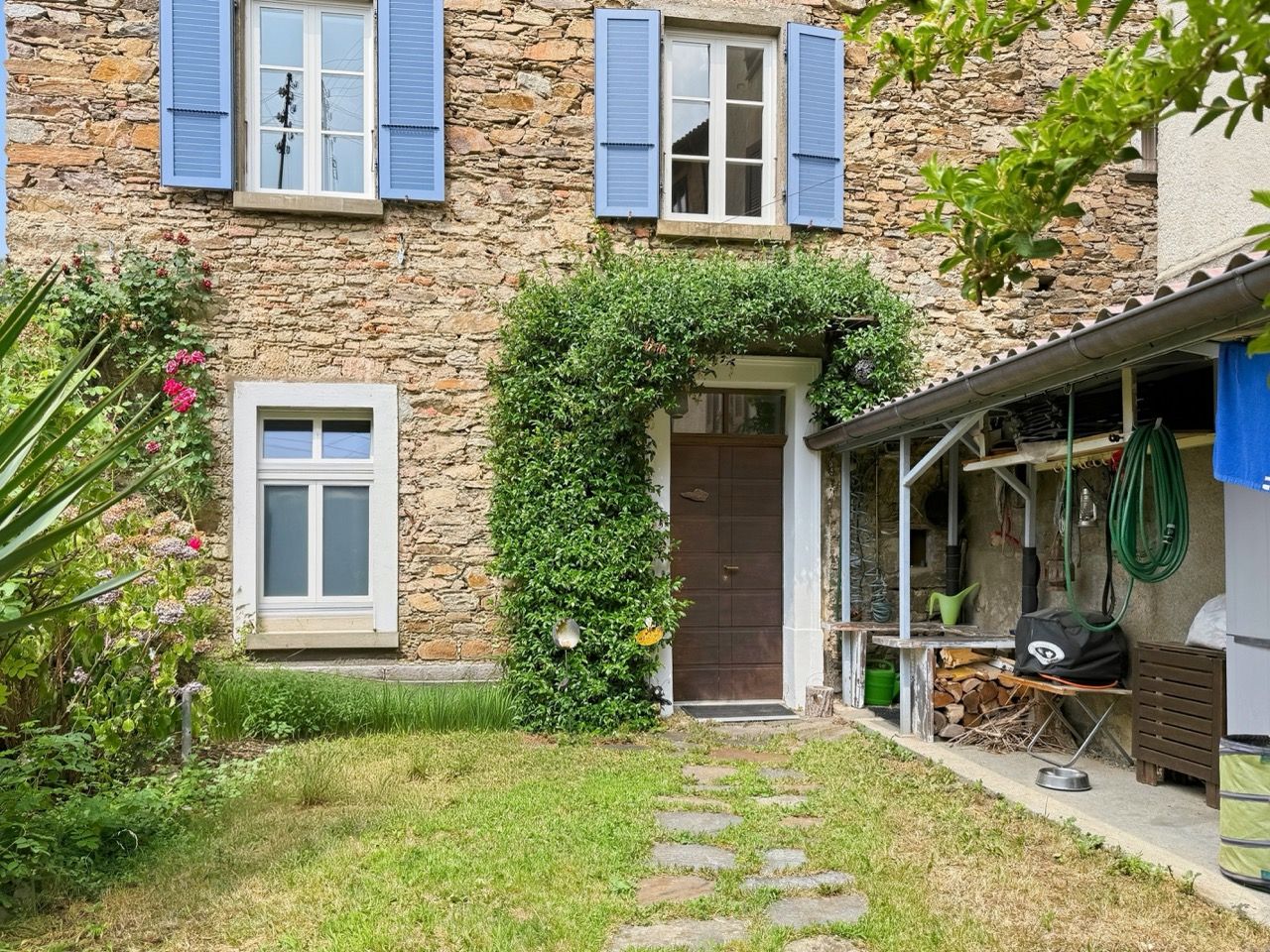 6 rooms single house