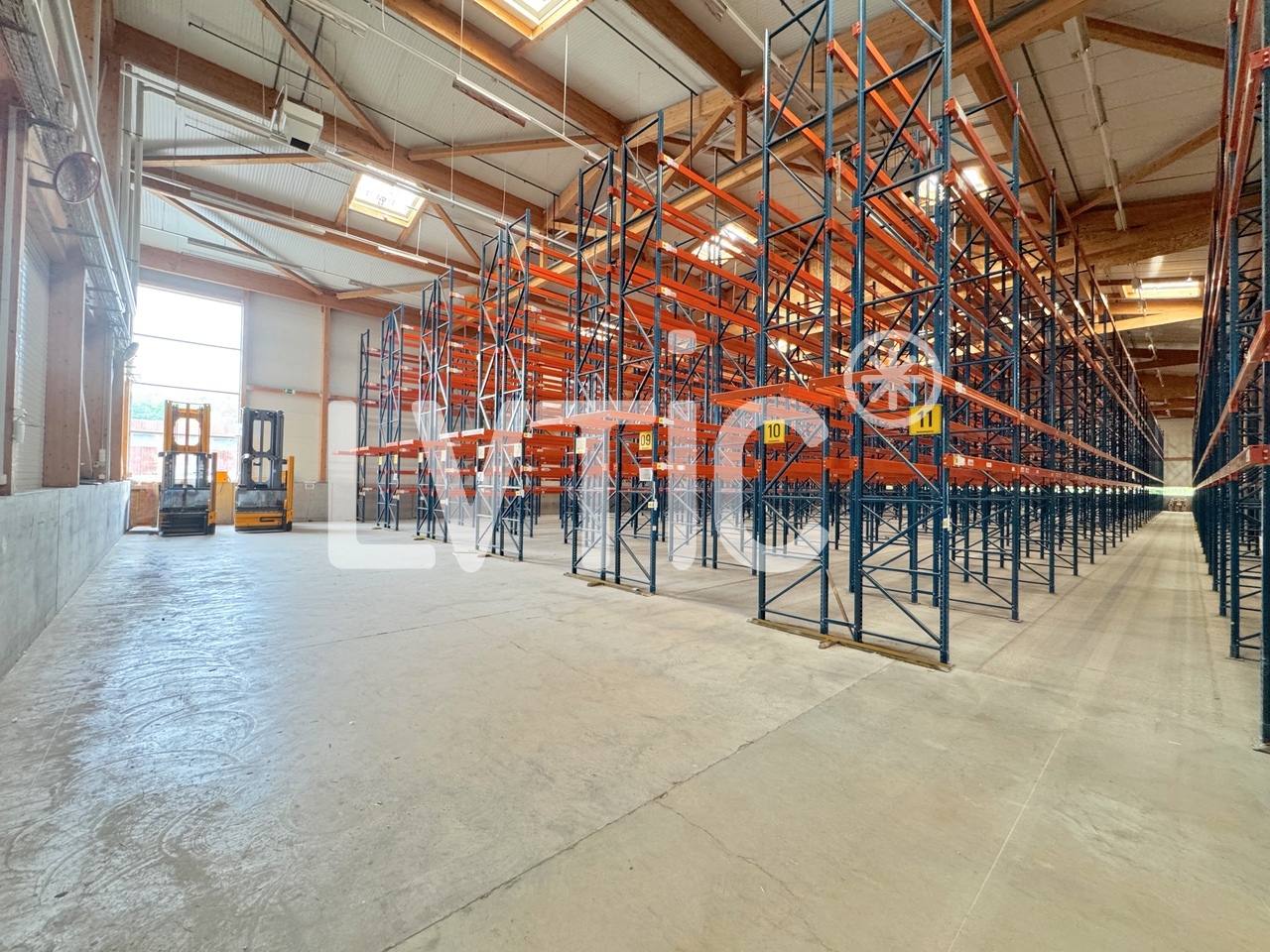 1200m² storage room