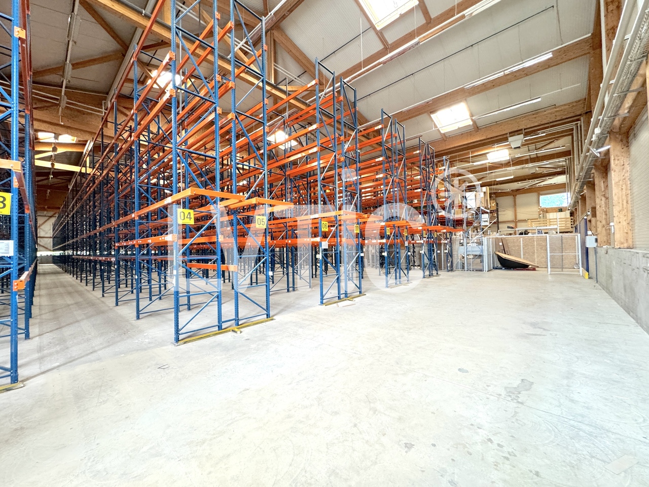 1200m² storage room