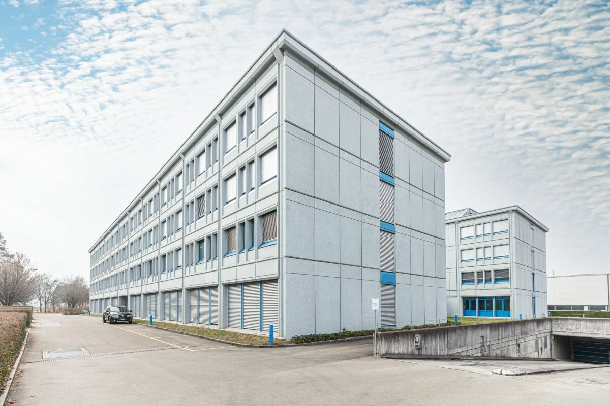 970m² office