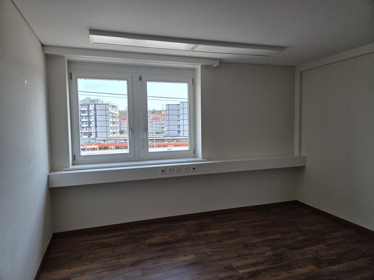 87m² office