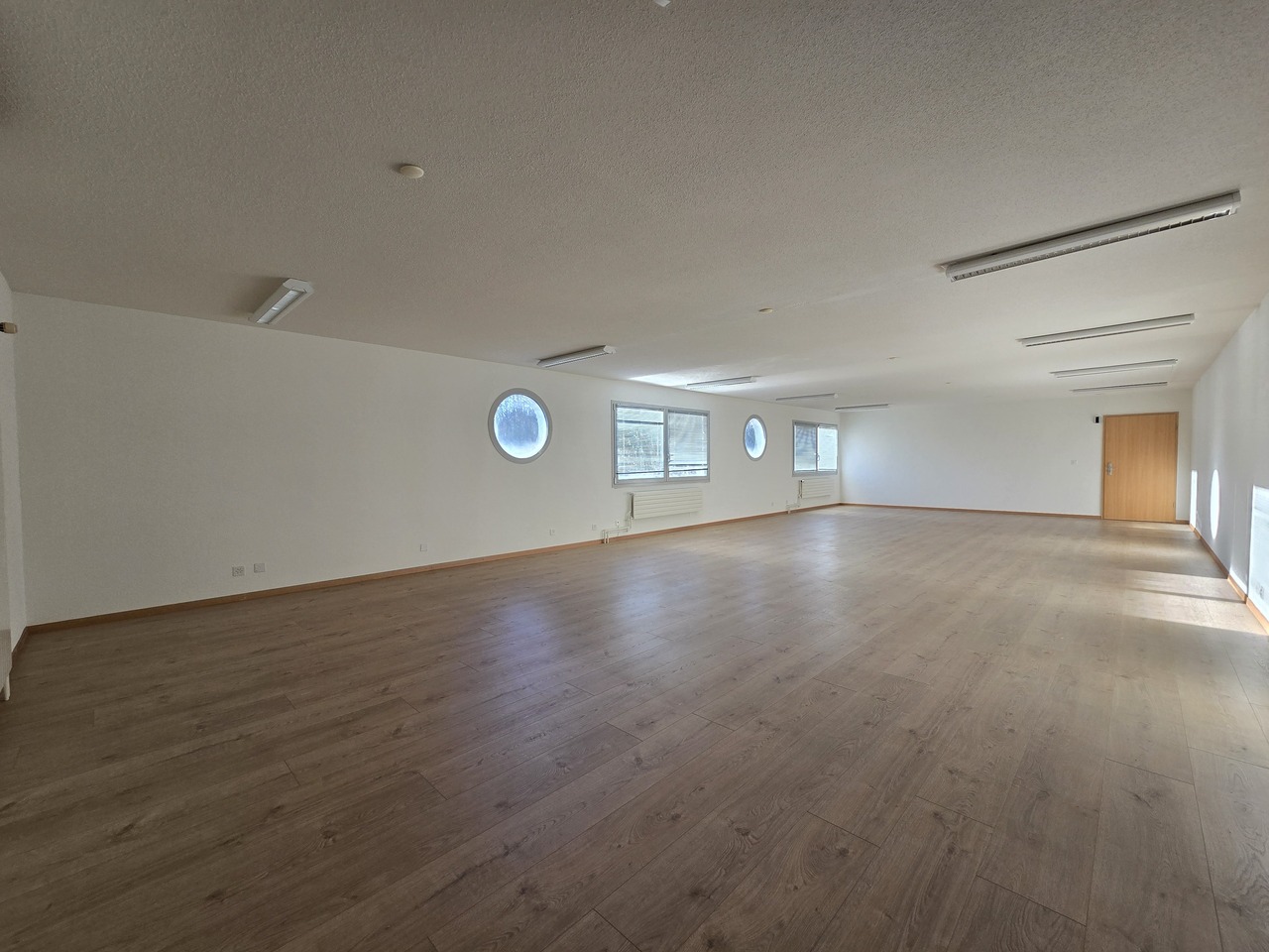 95m² commercial