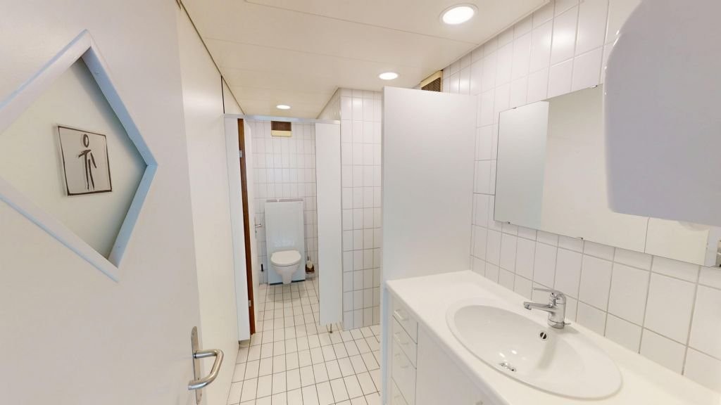 85m² office