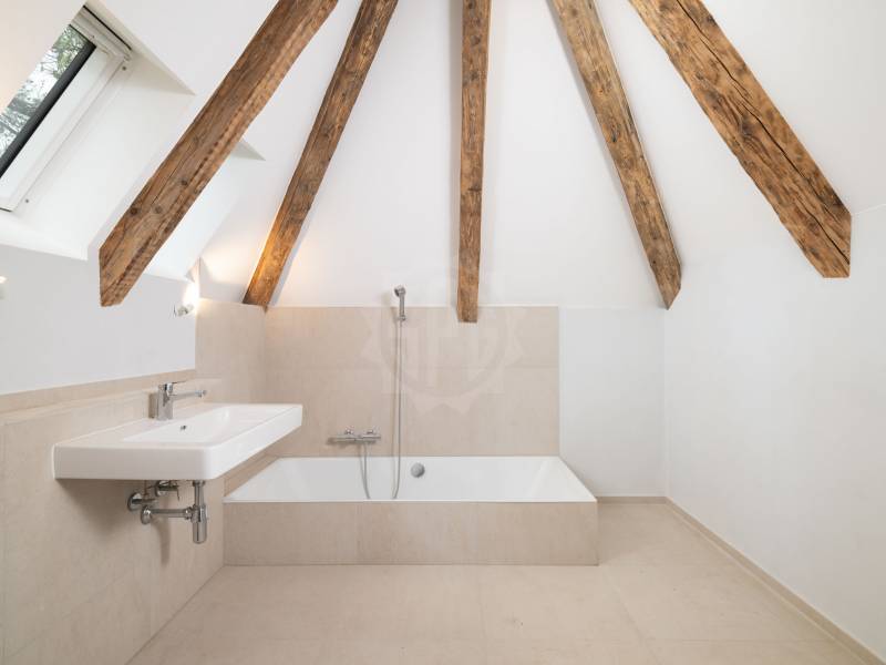 9 Zimmer Einfamilienhaus