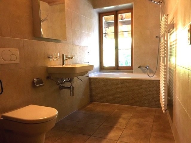 4 ½ Zimmer Duplex","description":"Diese ländliche Ecke wird Sie verwöhnen, zwischen Feldern und den umliegenden Wäldern. Restaurants, ein Schwimmbad sowie ein Supermarkt empfangen die Dorfbewohner. Geniessen Sie auch unverzüglich die frische Luft, der Ort eignet sich dafür besonders gut! **  
**   
