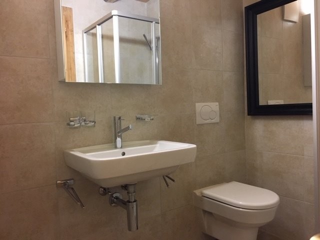4 ½ Zimmer Duplex","description":"Diese ländliche Ecke wird Sie verwöhnen, zwischen Feldern und den umliegenden Wäldern. Restaurants, ein Schwimmbad sowie ein Supermarkt empfangen die Dorfbewohner. Geniessen Sie auch unverzüglich die frische Luft, der Ort eignet sich dafür besonders gut! **  
**   
