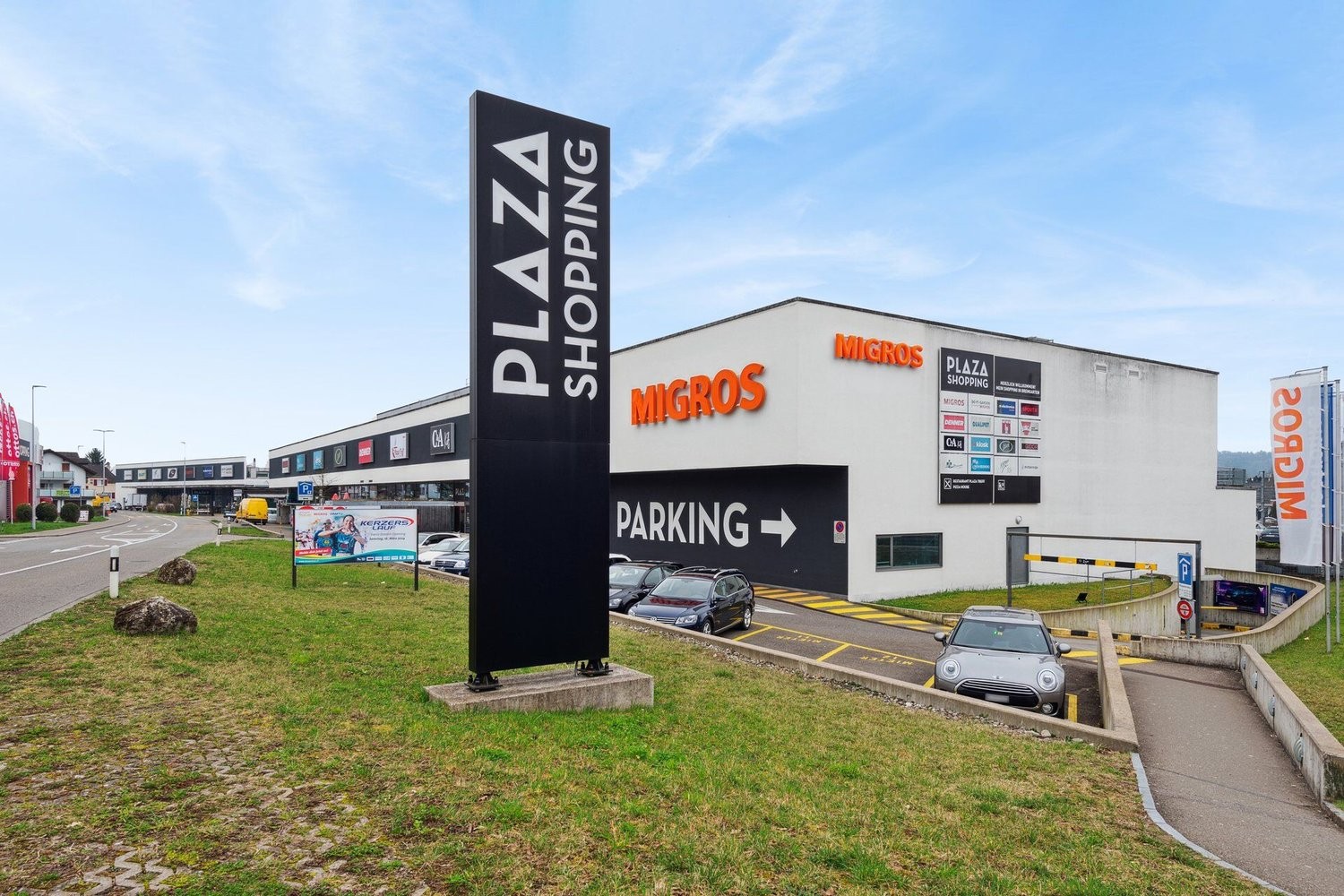 190m² shop
