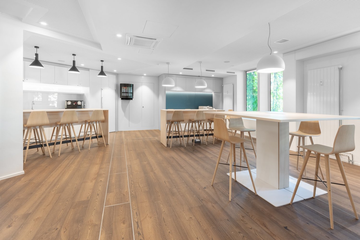120m² office