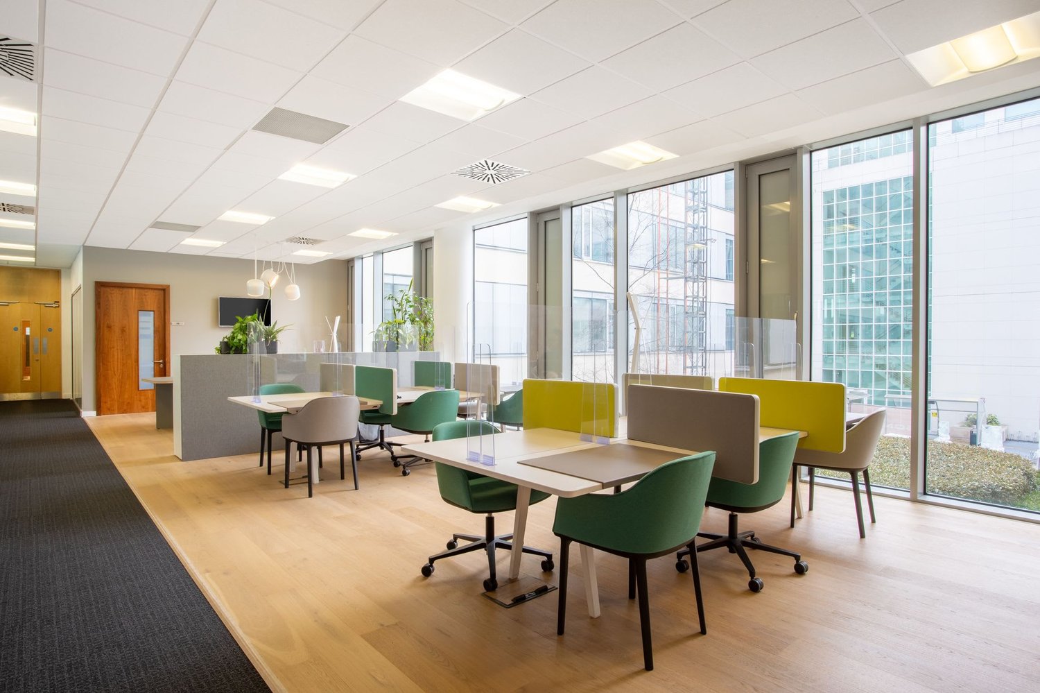 120m² office