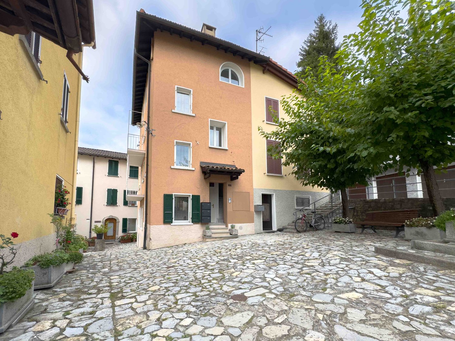 Möblierte 2 ½ Zimmer-Wohnung