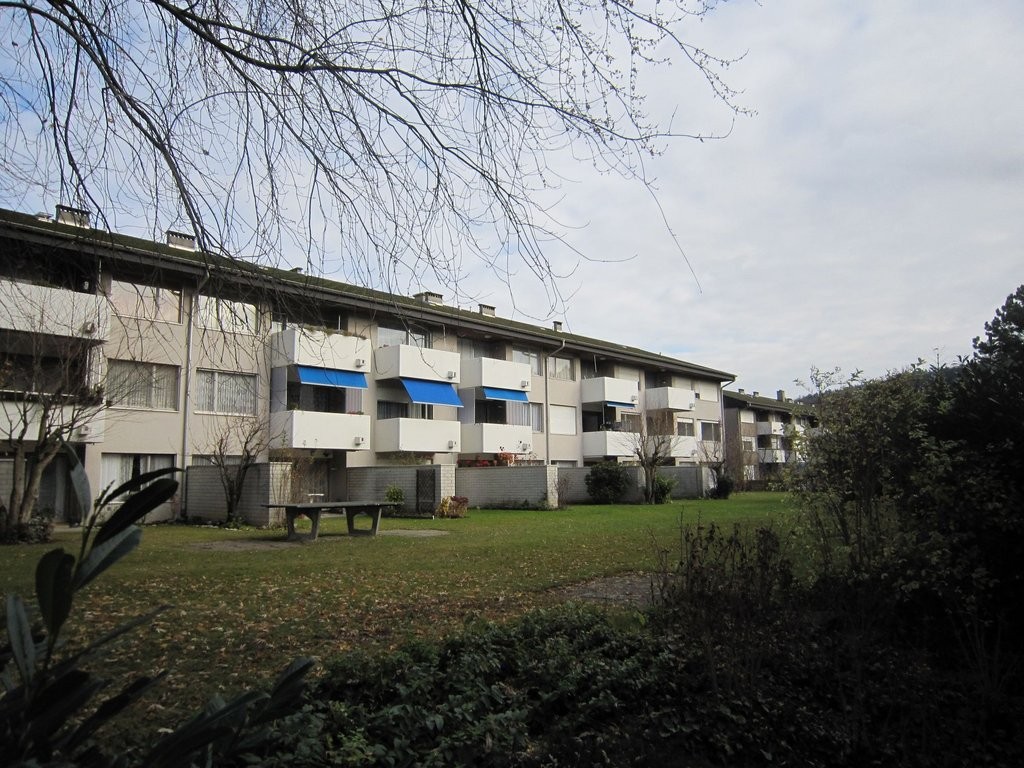 70m² commercial