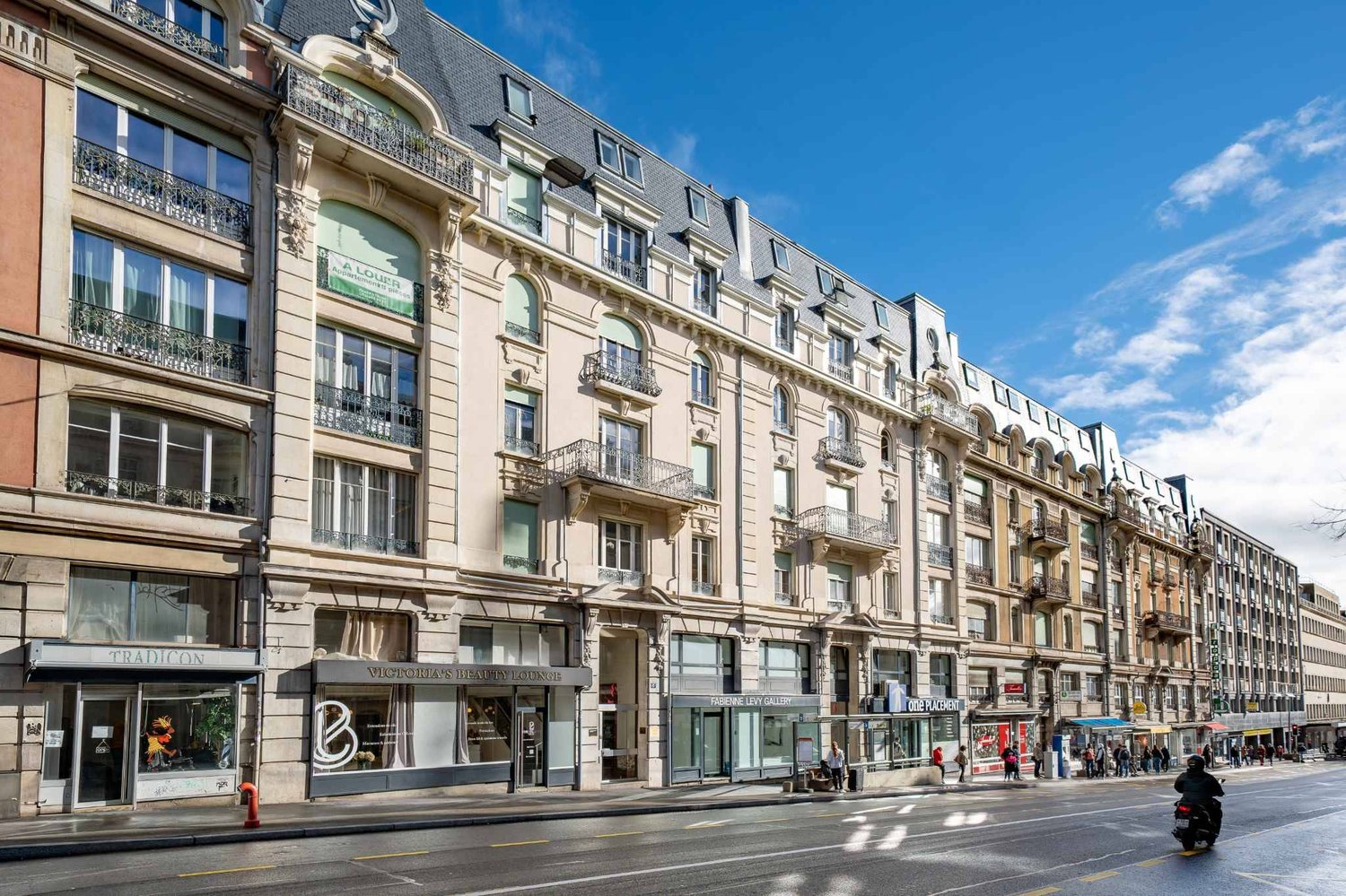 360m² commercial