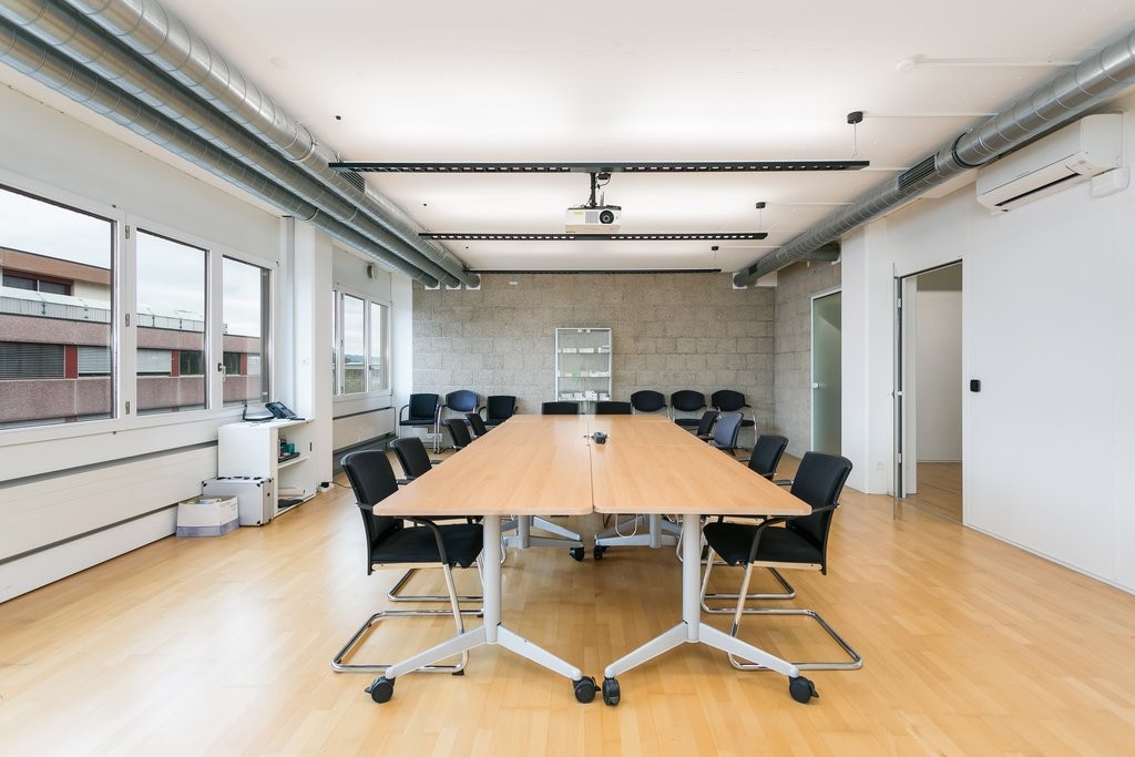 332m² office