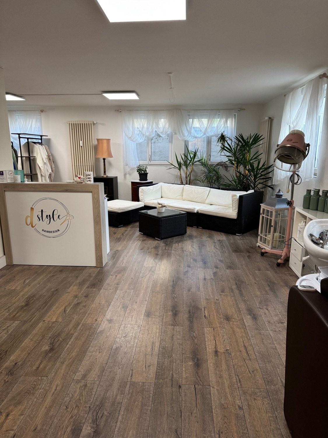 80m² commercial