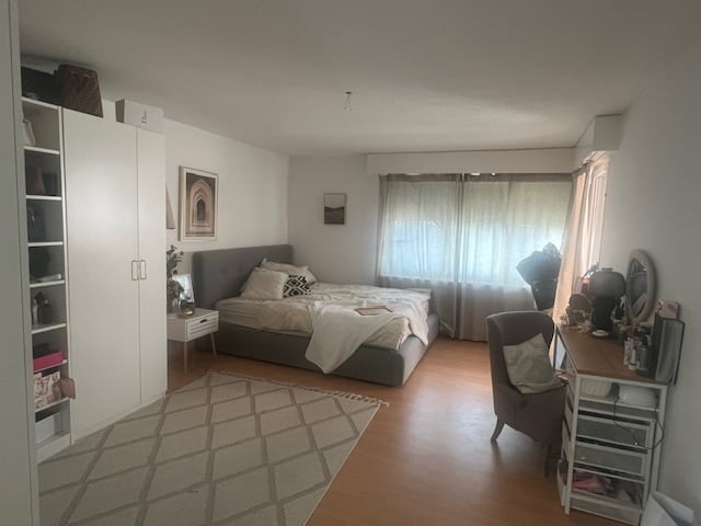 Appartement de 3 pièces

- Quartier résidentiel calme 

- Place de parc extérieure CHF 50.-- 

Nous nous réjouissons de votre appel.