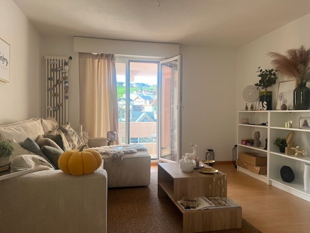 Appartement de 3 pièces

- Quartier résidentiel calme 

- Place de parc extérieure CHF 50.-- 

Nous nous réjouissons de votre appel.