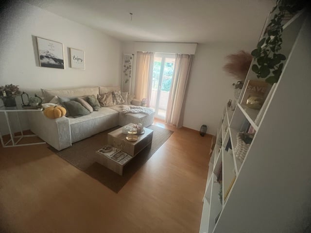 Appartement de 3 pièces

- Quartier résidentiel calme 

- Place de parc extérieure CHF 50.-- 

Nous nous réjouissons de votre appel.