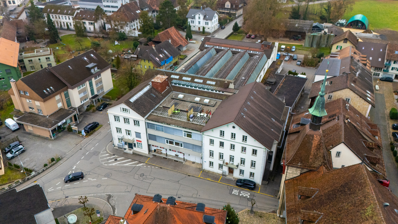 100m² commercial