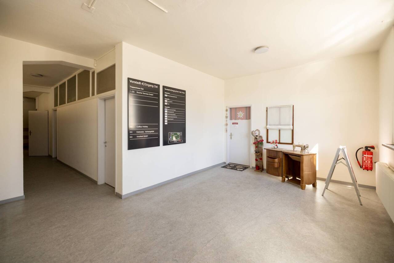 100m² commercial