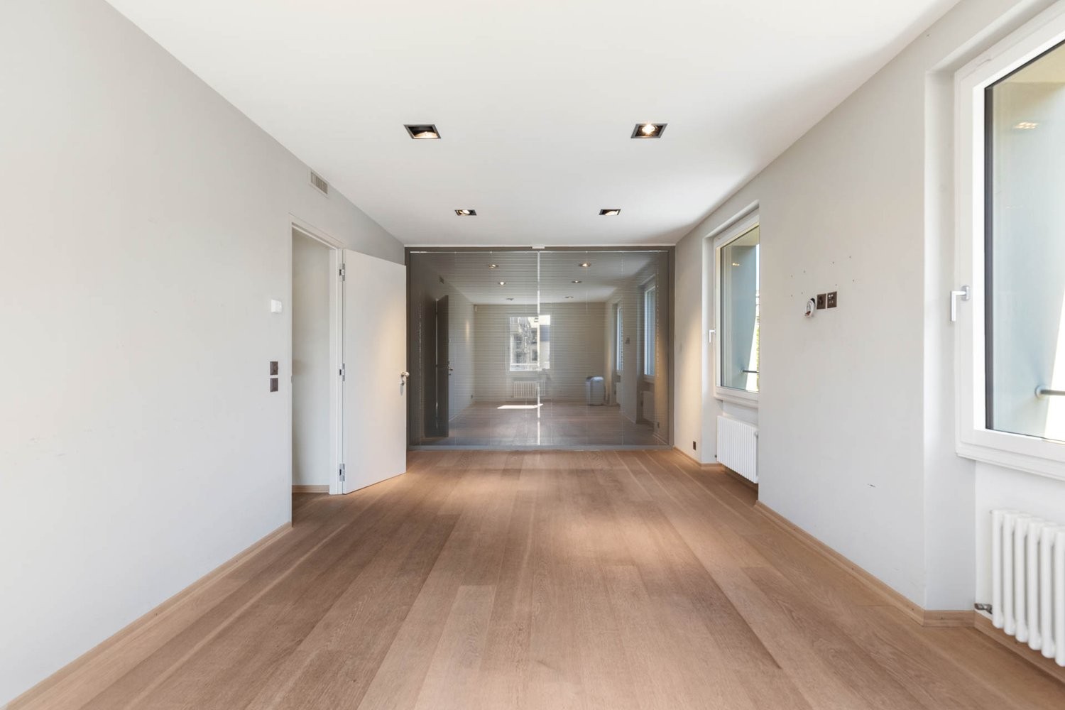 206m² office