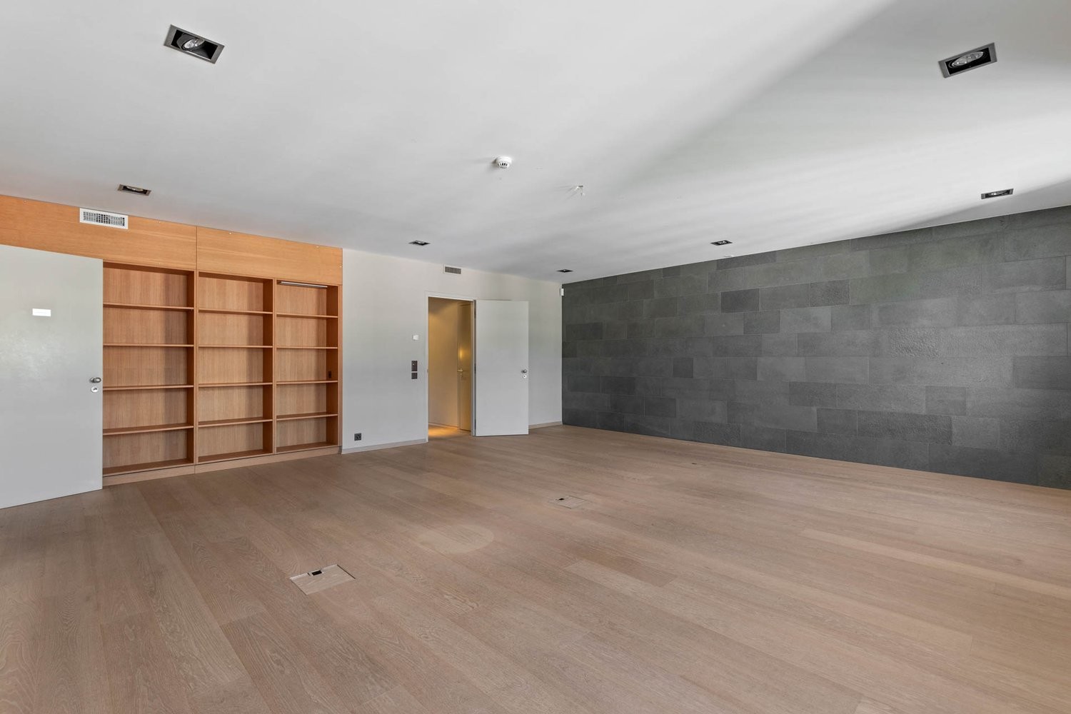 206m² office