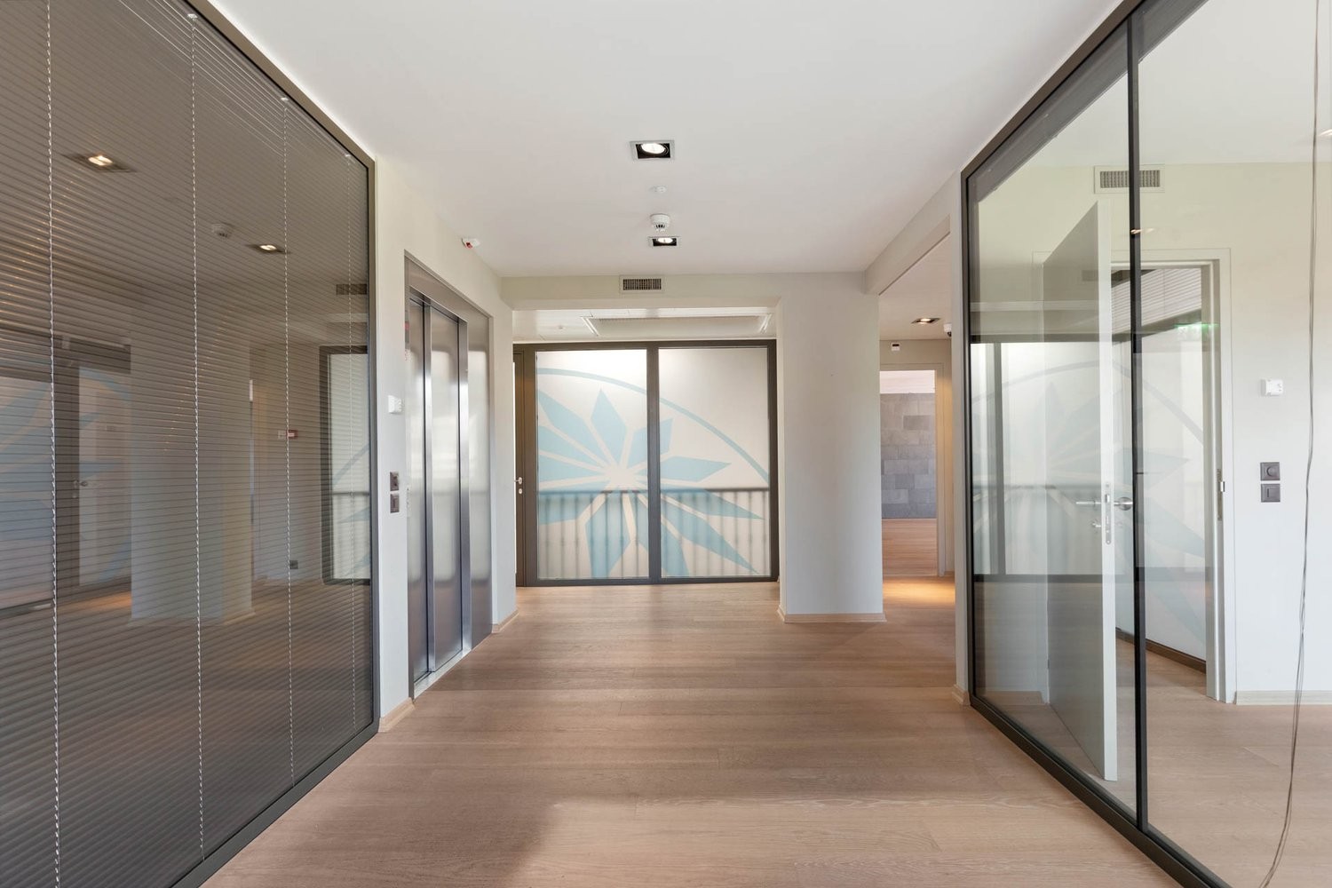 206m² office