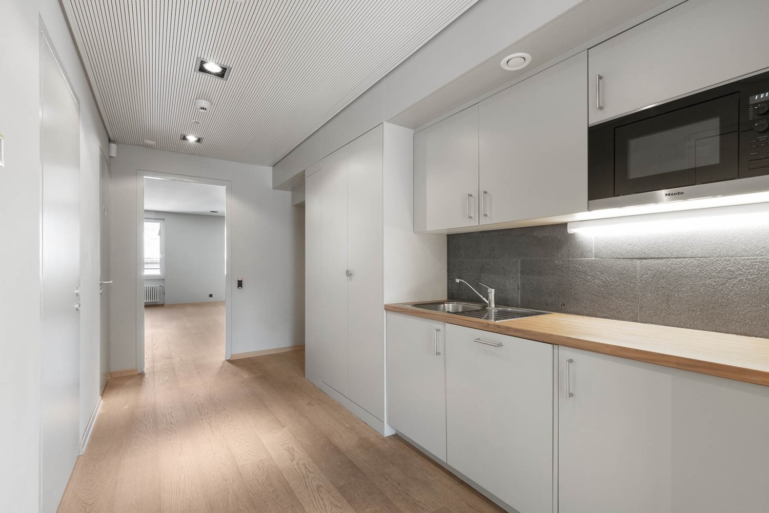 206m² office