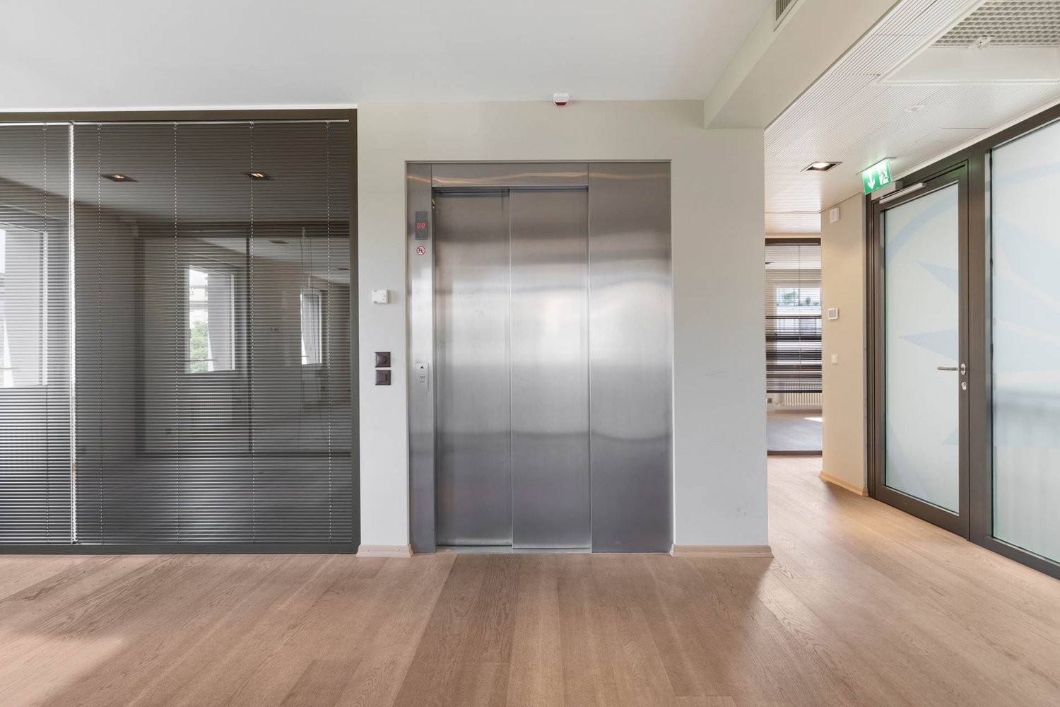 206m² office