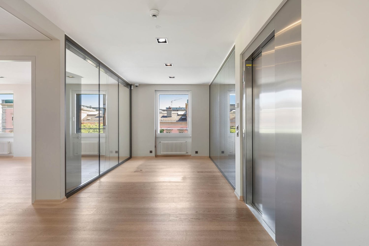 206m² office