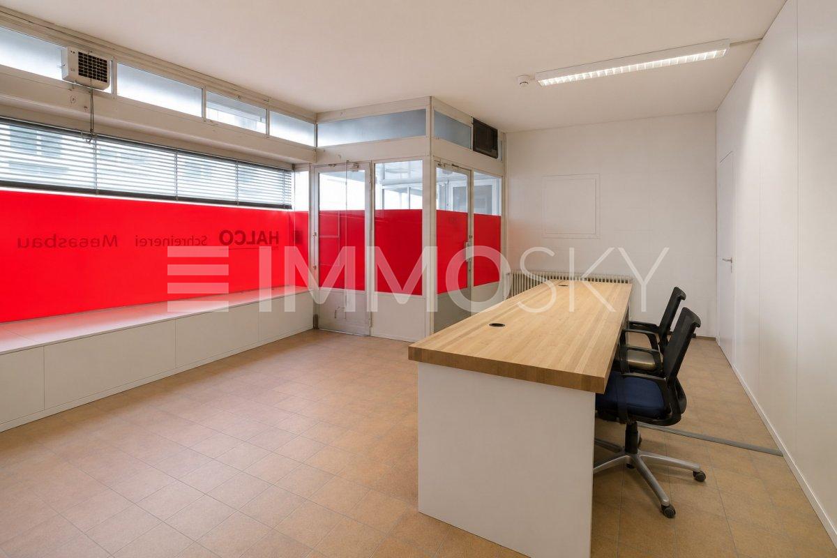 287m² shop
