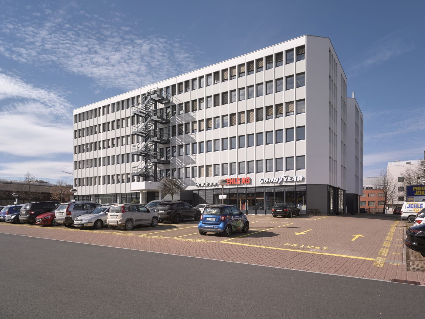 166m² office