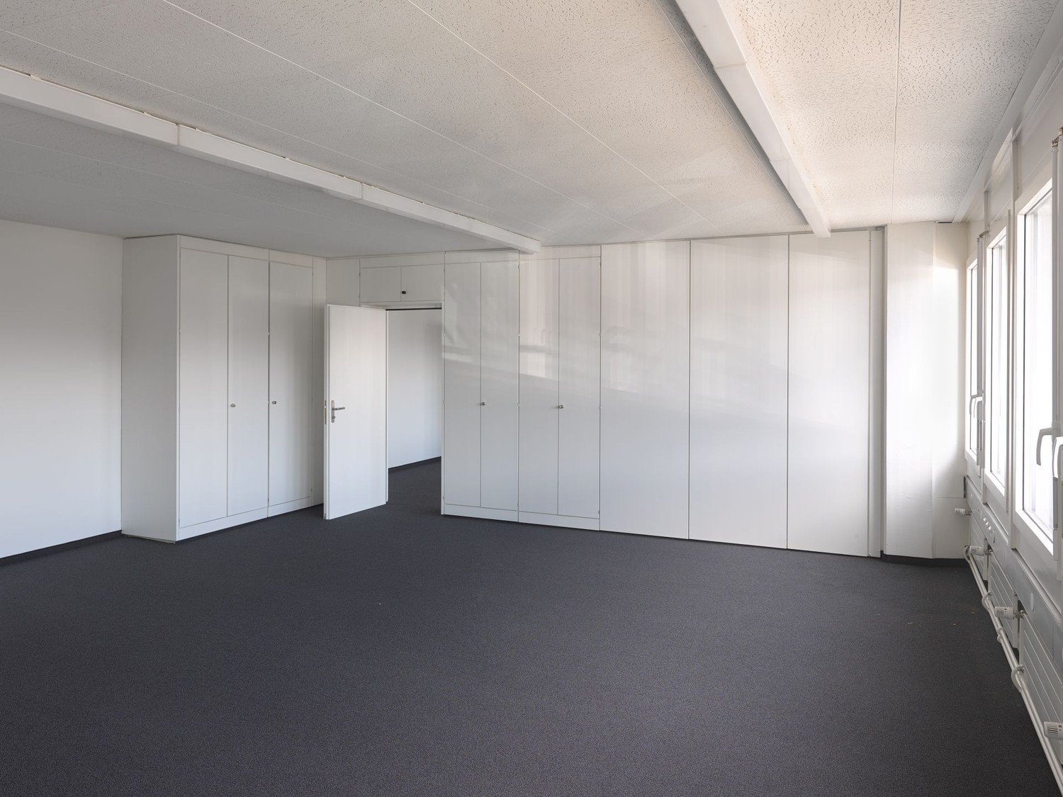 166m² office