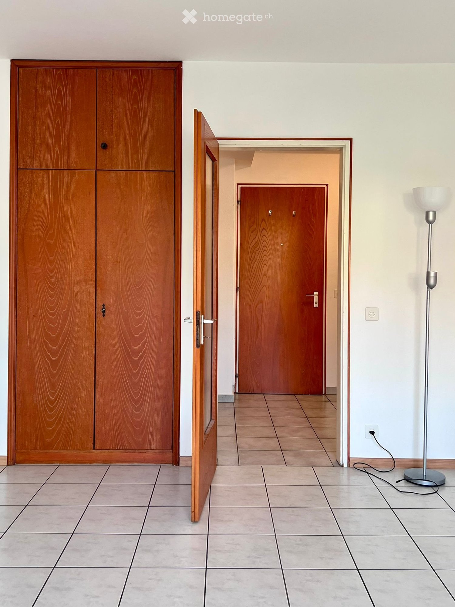 Appartement de 1 ½ pièces

Studio lumineux avec vue dégagée, cuisine séparée et armoire murale. Quartier calme et bien desservi, à 10 minutes à pied de la gare de Lugano et à 2 minutes de l'arrêt de bus.   
  
Acompte pour frais accessoires : CHF. 120.-/mois   
Libre dès le 1 octobre 2026   
  
Éven