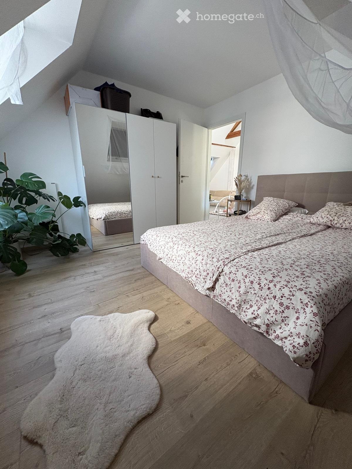 Appartamento di 3 ½ locali

Situato idealmente nel pieno centro di Yverdon-les-Bains, questo luminoso appartamento di 3,5 locali di 77 m² offre un ambiente di vita piacevole, nelle immediate vicinanze di negozi, trasporti pubblici e di tutti i servizi.

L'appartamento beneficia di una bella luminosi