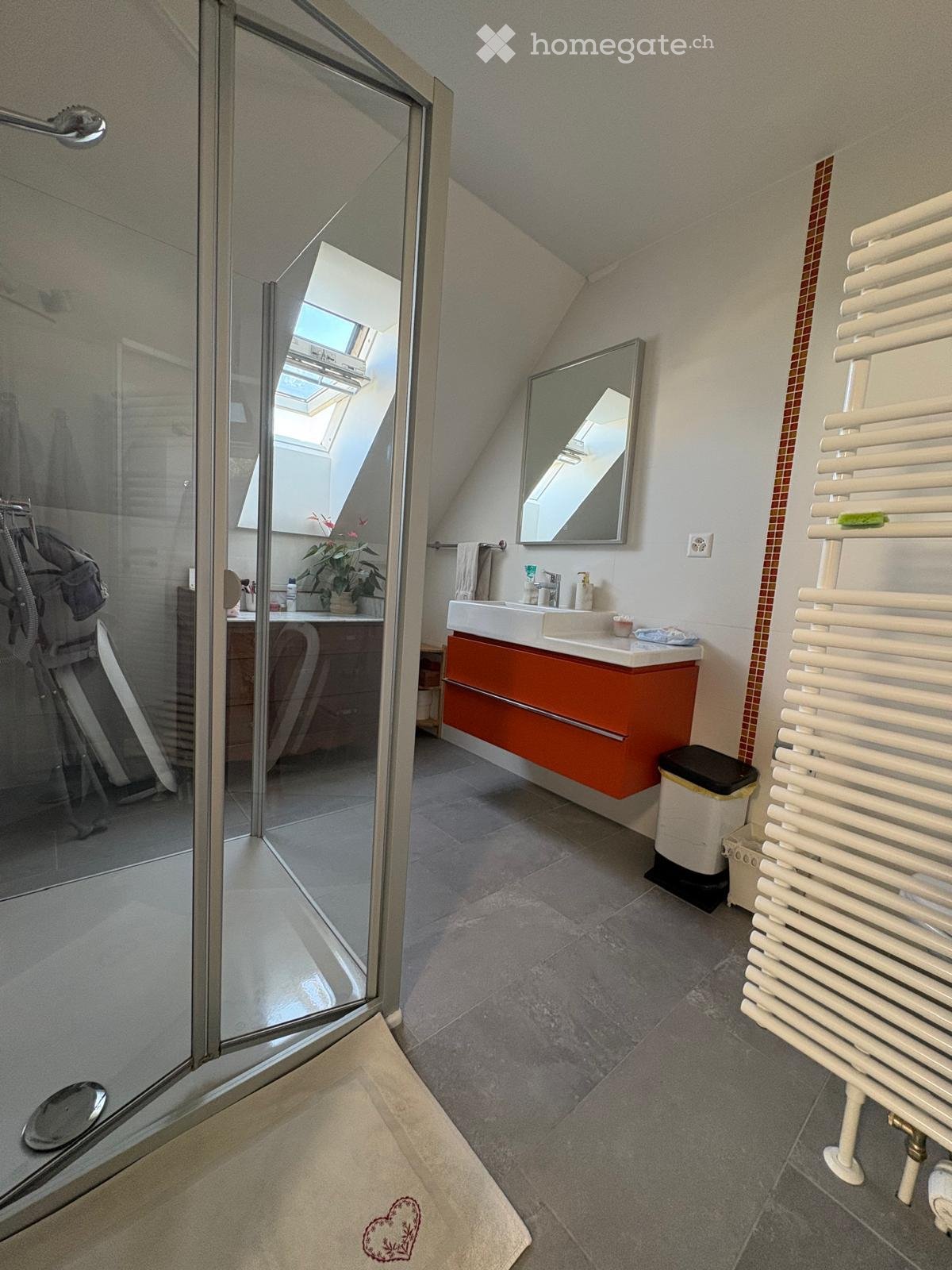 Appartamento di 3 ½ locali

Situato idealmente nel pieno centro di Yverdon-les-Bains, questo luminoso appartamento di 3,5 locali di 77 m² offre un ambiente di vita piacevole, nelle immediate vicinanze di negozi, trasporti pubblici e di tutti i servizi.

L'appartamento beneficia di una bella luminosi