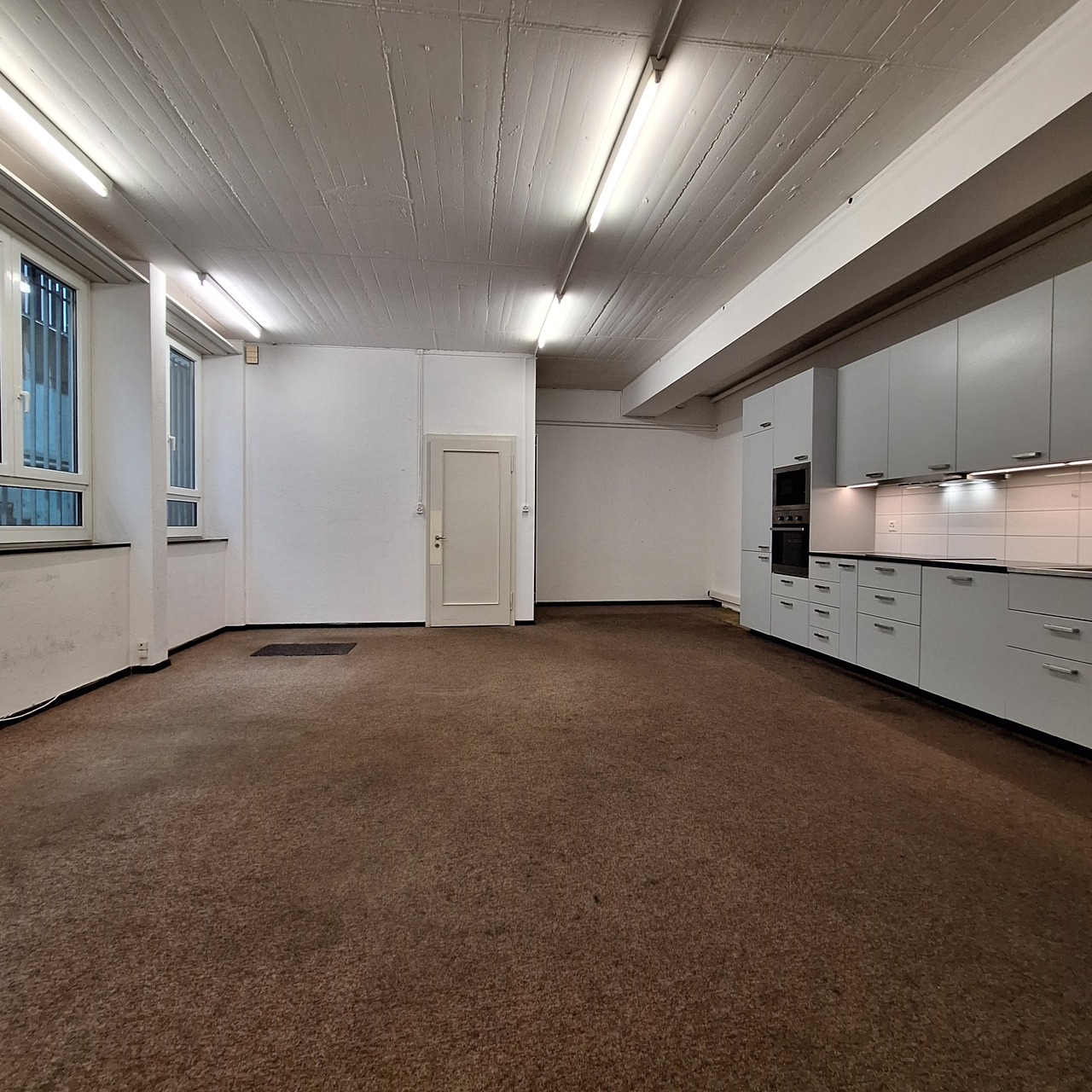241m² commercial