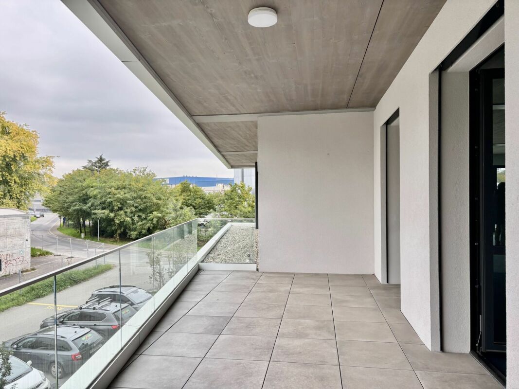 222m² office