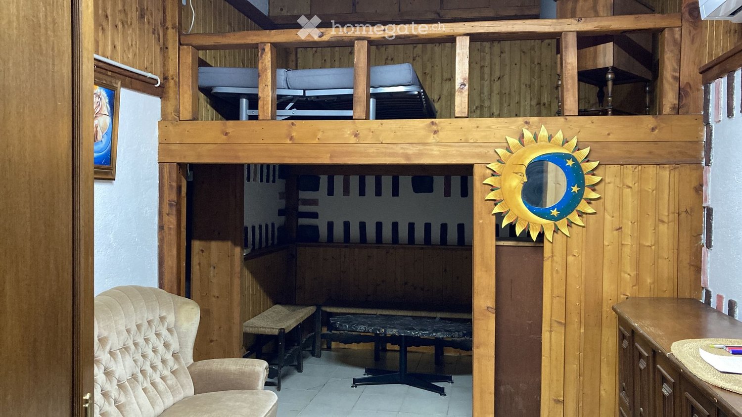 Appartement de 1 ½ pièces

Solution de logement pensée pour les frontaliers qui souhaitent séjourner en Tessin durant la semaine, évitant ainsi le trafic et les files d'attente quotidiennes lors du retour en Italie. 
L'appartement dispose d'un parking privé et est idéal pour ceux qui recherchent un 