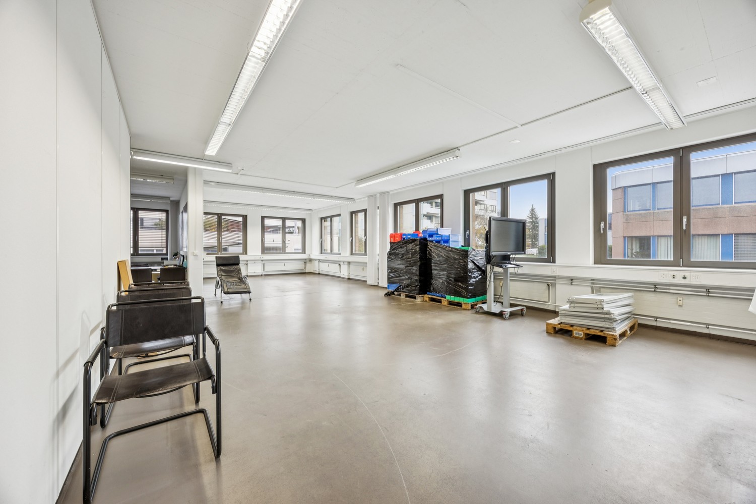 269m² commercial